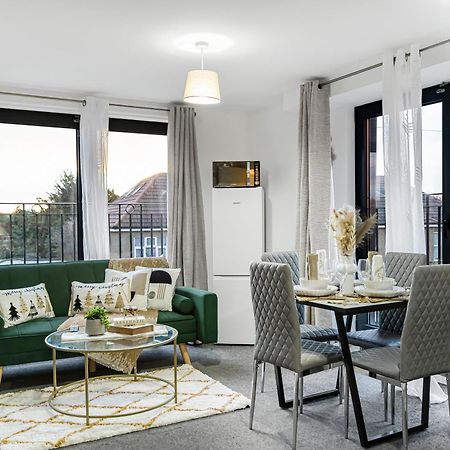 One And Two Bed Apartments Slough Near Heathrow 콘부룩 외부 사진
