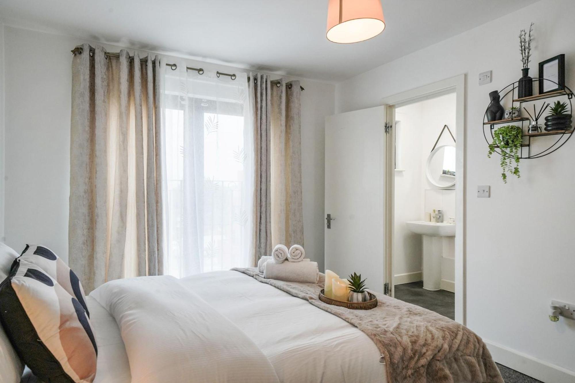 One And Two Bed Apartments Slough Near Heathrow 콘부룩 외부 사진