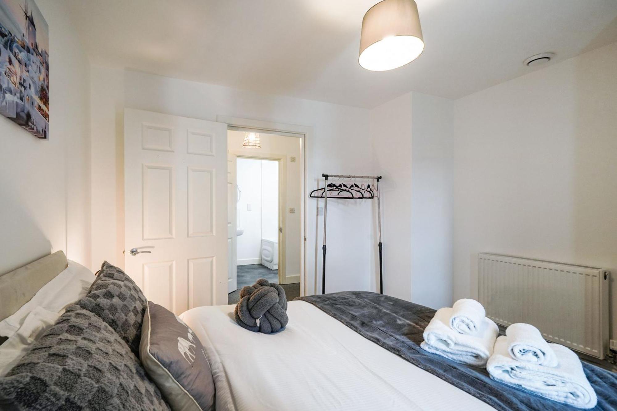 One And Two Bed Apartments Slough Near Heathrow 콘부룩 외부 사진