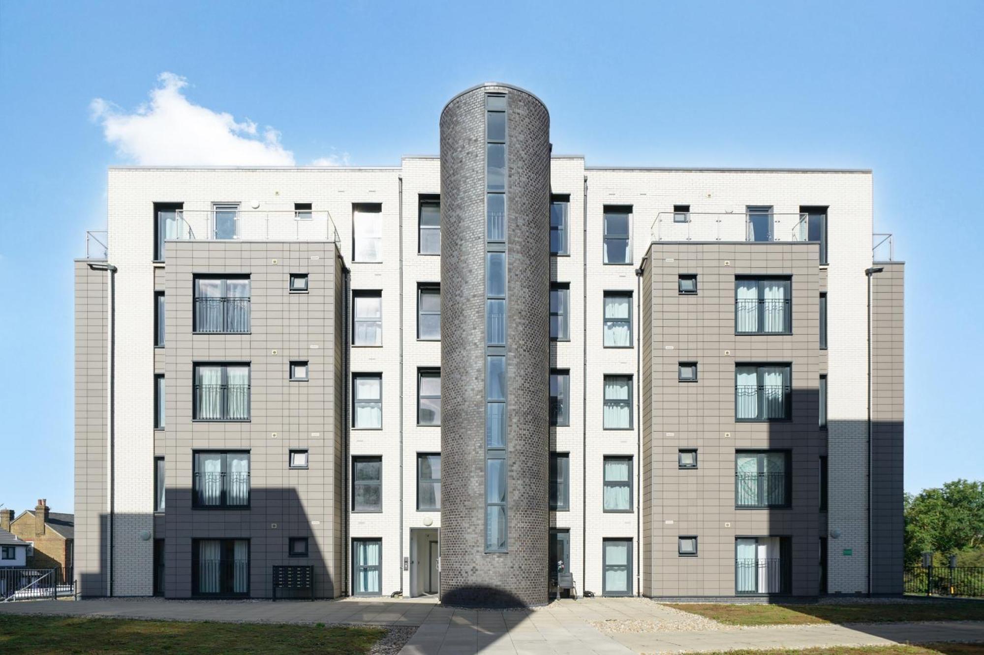 One And Two Bed Apartments Slough Near Heathrow 콘부룩 외부 사진