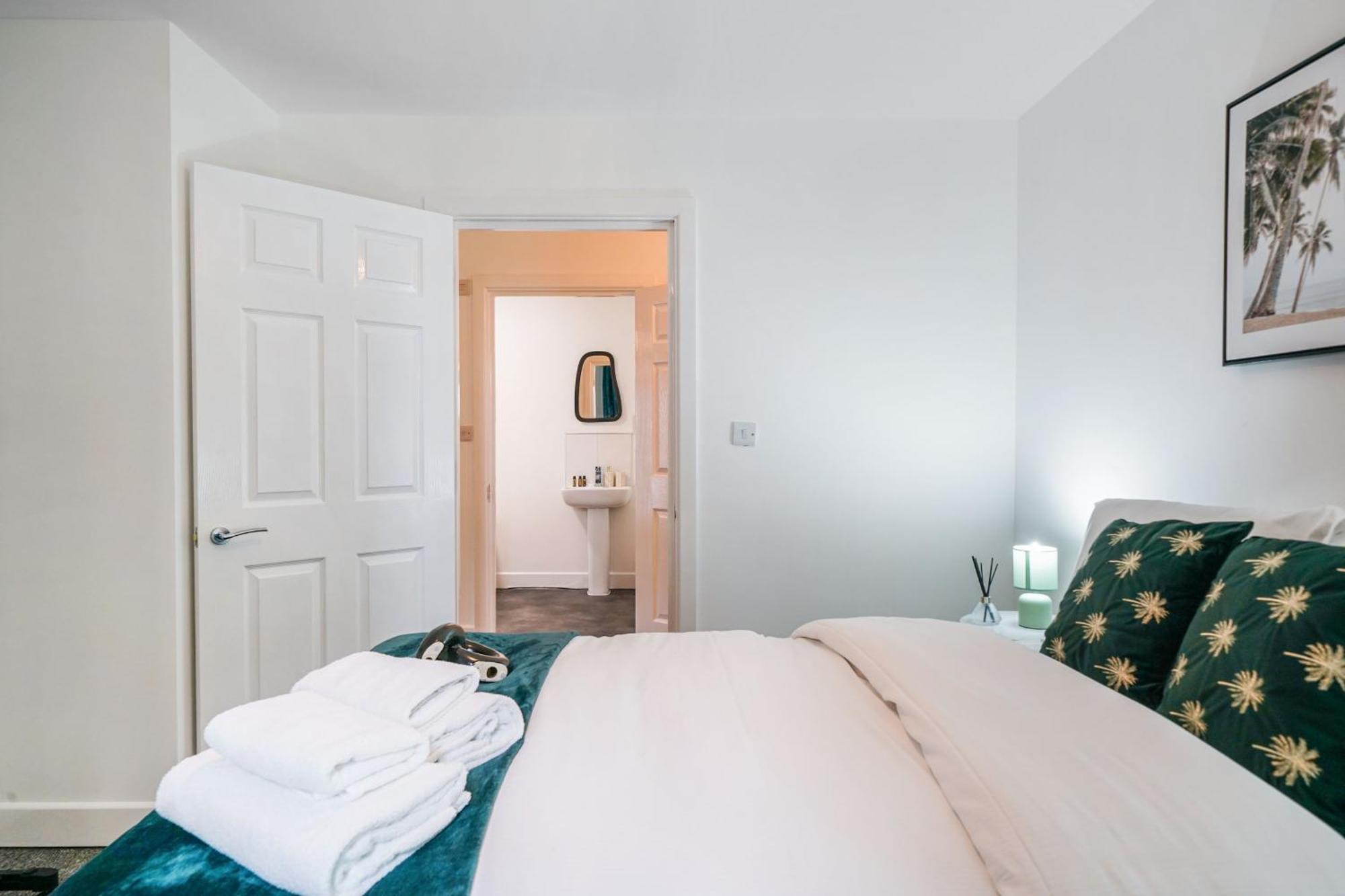 One And Two Bed Apartments Slough Near Heathrow 콘부룩 외부 사진