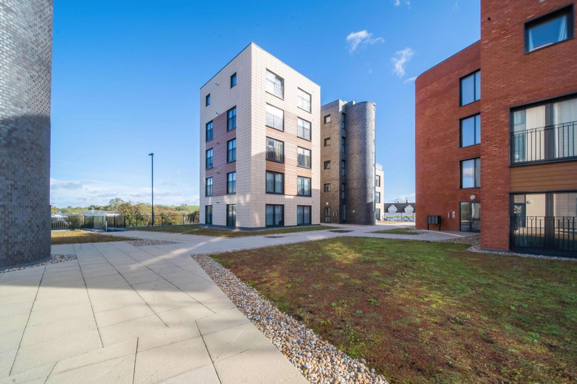 One And Two Bed Apartments Slough Near Heathrow 콘부룩 외부 사진