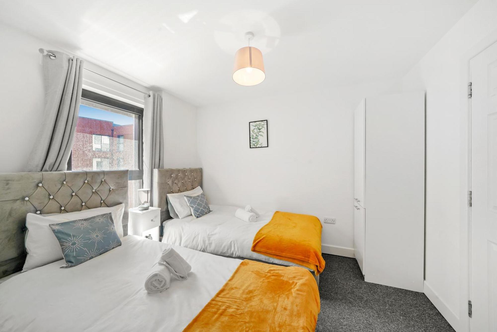 One And Two Bed Apartments Slough Near Heathrow 콘부룩 외부 사진